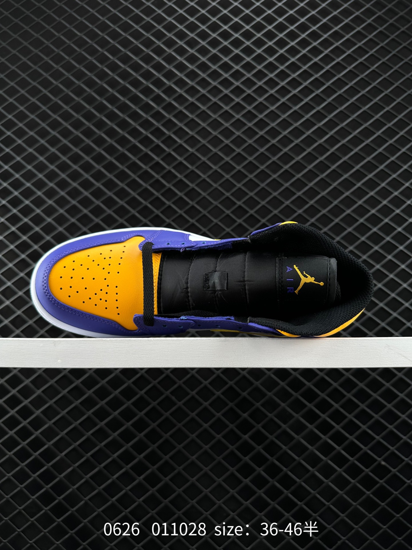 （NIKE）AIR JORDAN 1 MID